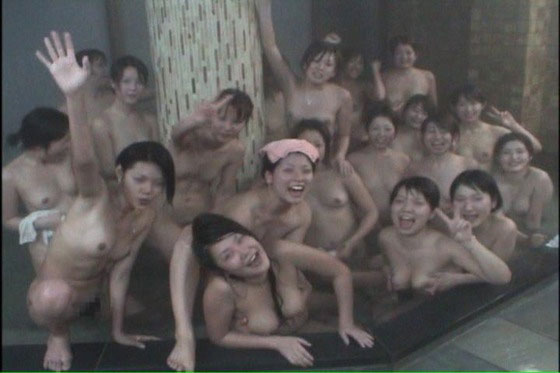 【おっぱい】修学旅行の女風呂で撮られちゃっている女の子たちのおっぱい画像がエロすぎる！【30枚】 30