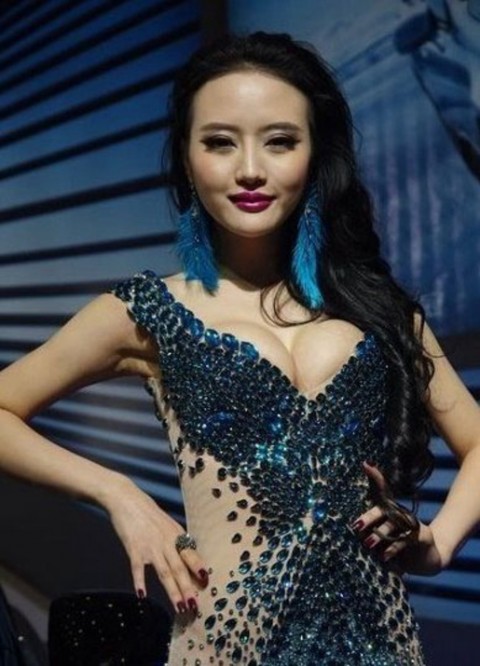 【おっぱい】中国、韓国のイベントで過激な衣装に身を包んだコンパニオンの女の子のおっぱい画像がエロすぎる！【30枚】 15