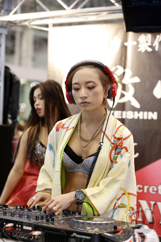 【おっぱい】東京オートサロンにいるキャンギャル、コンパニオンの女の子のおっぱい画像がエロすぎる！【30枚】 06