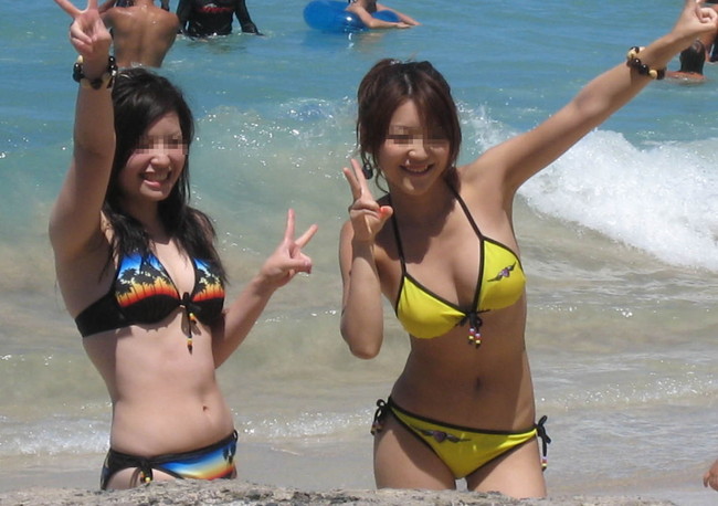 【おっぱい】真夏のビーチで見つけたおっぱいが素晴らしいお姉さん！【30枚】 04